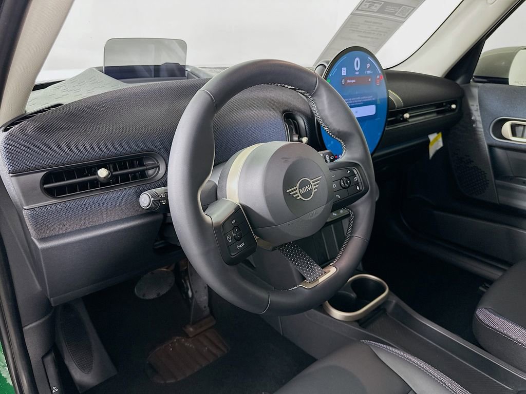 Certified 2025 MINI Cooper 4-Door Hardtop FWD image 9