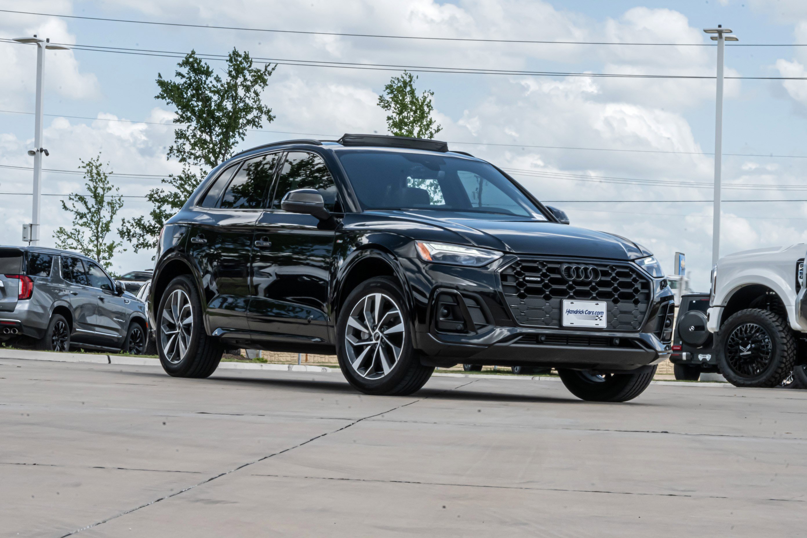 Used 2024 Audi Q5 2.0T Premium w/ Summer of Audi Package image 2