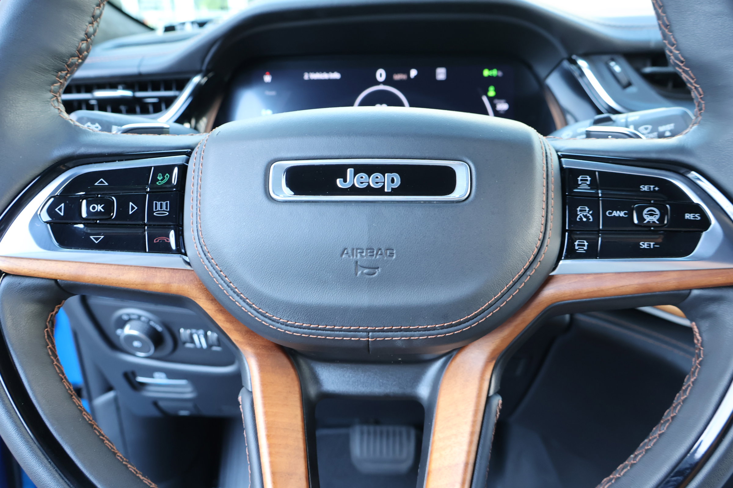 Used 2023 Jeep Grand Cherokee Summit image 24