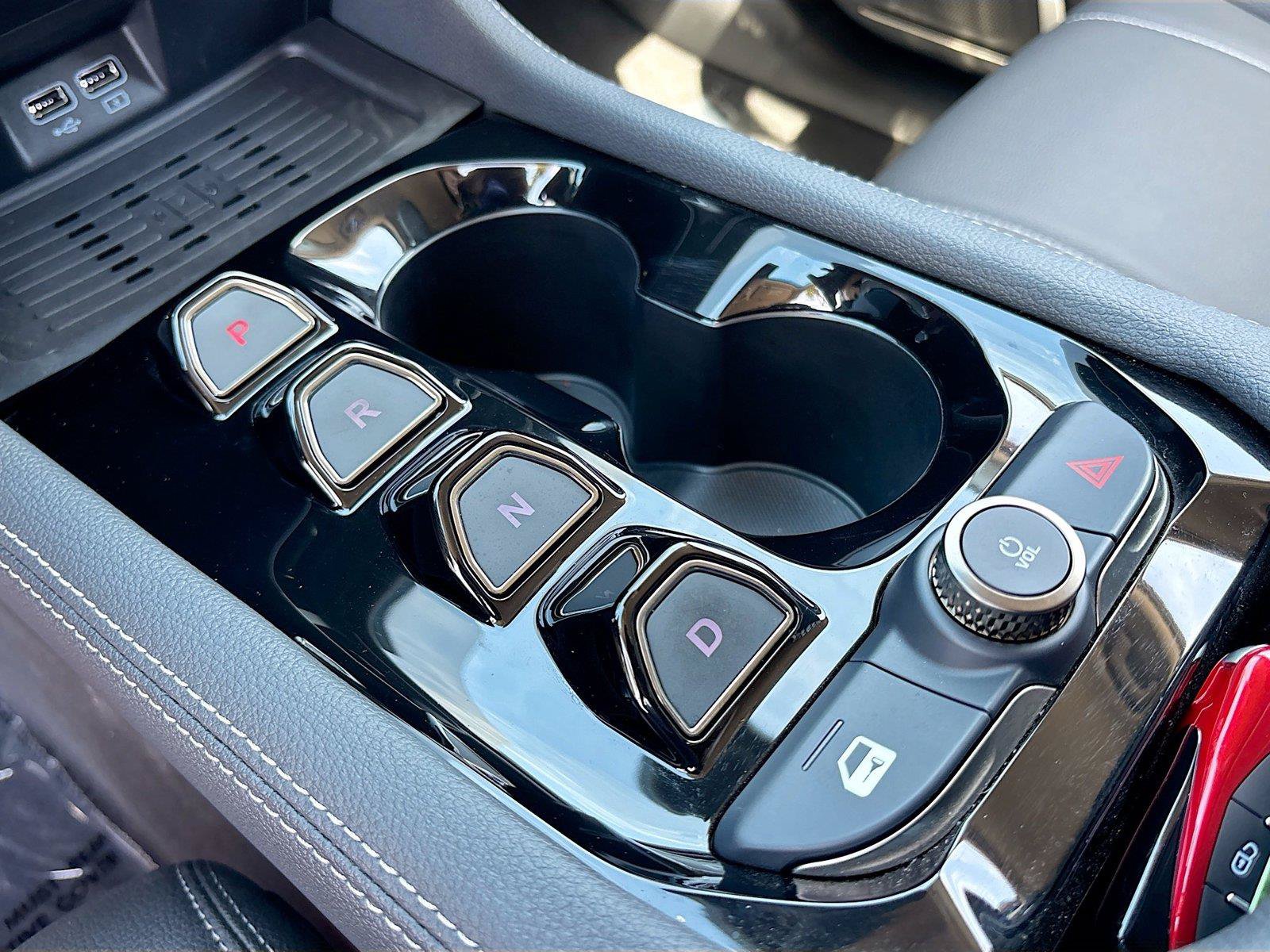 New 2025 VinFast VF 8 Eco AWD/4WD image 16