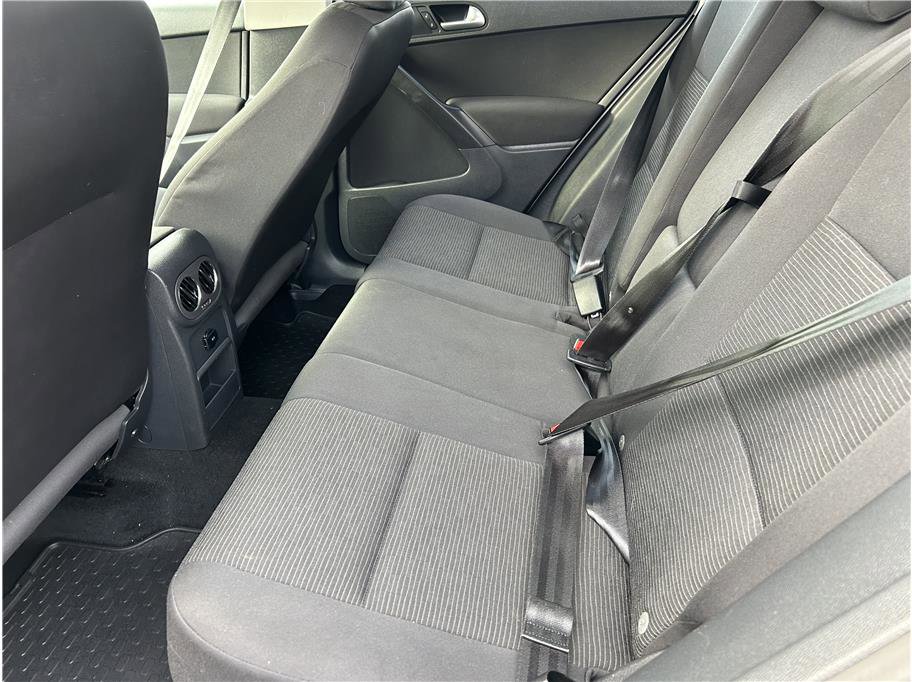 Used 2013 Volkswagen Tiguan S image 9