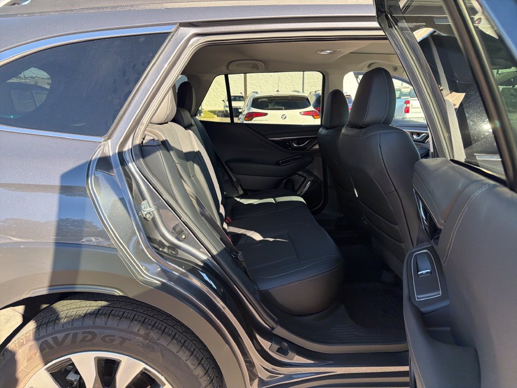 Used 2025 Subaru Outback Touring XT AWD/4WD image 37