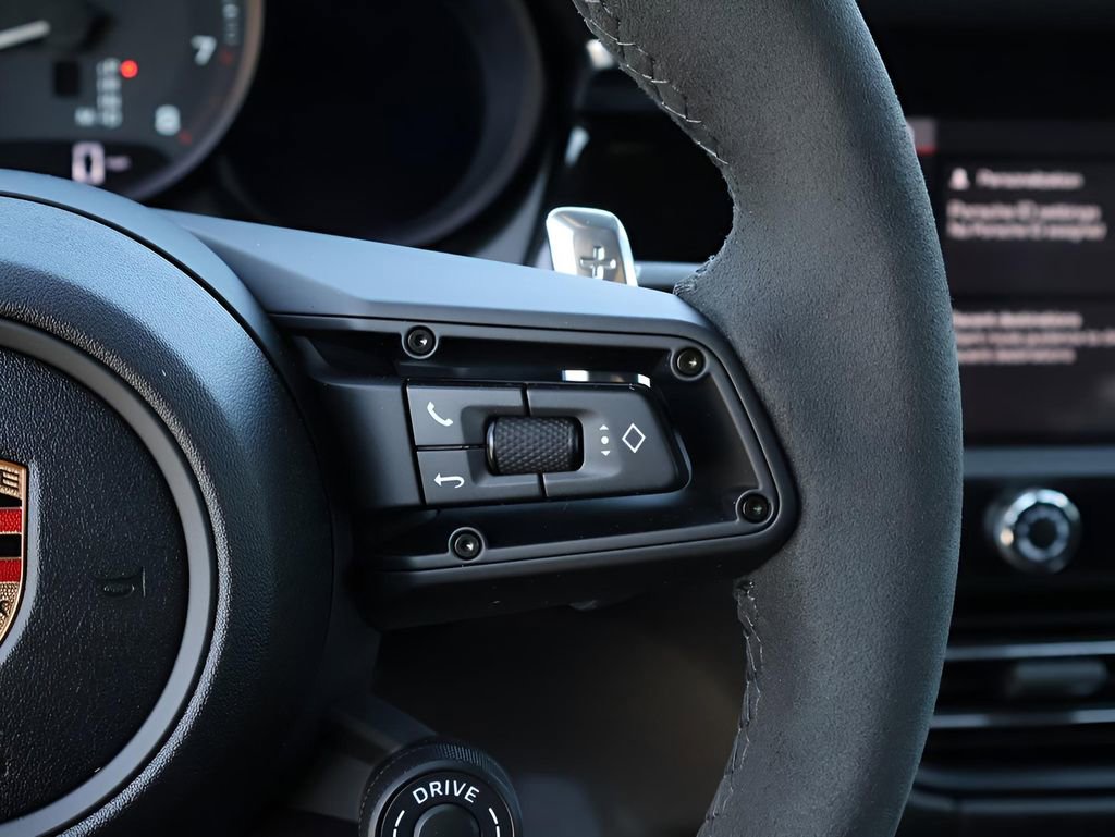 Certified 2025 Porsche Macan Turbo image 31