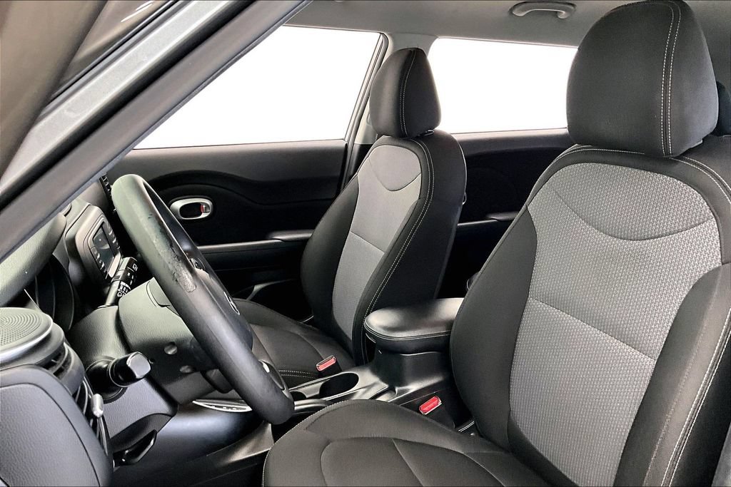Used 2017 Kia Soul + FWD image 26