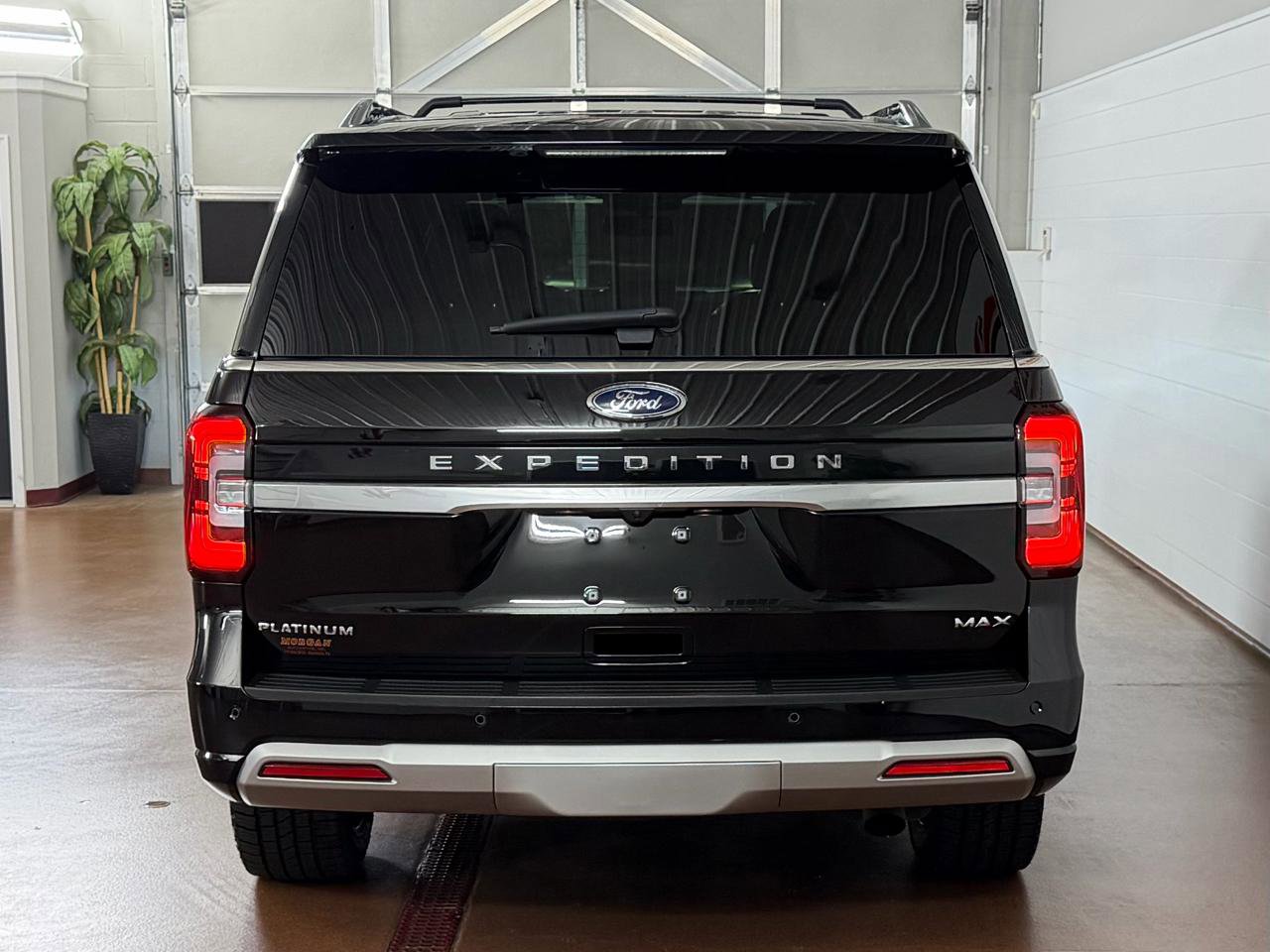 Used 2023 Ford Expedition Max Platinum AWD/4WD image 4