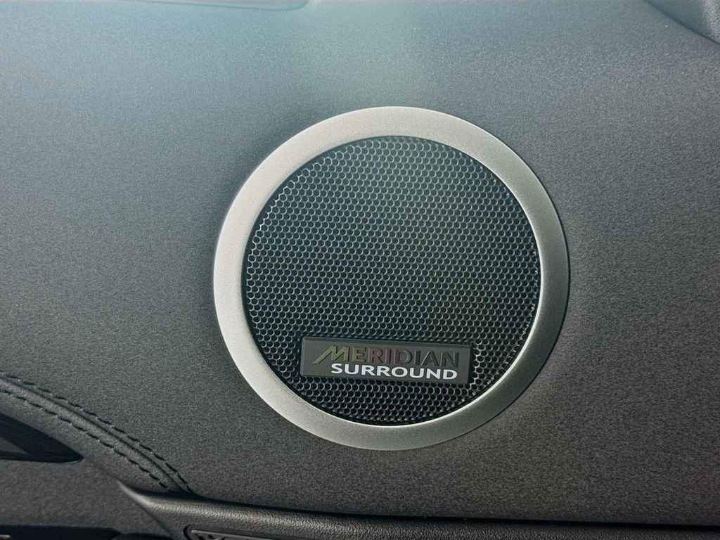 New 2025 Land Rover Discovery S image 18