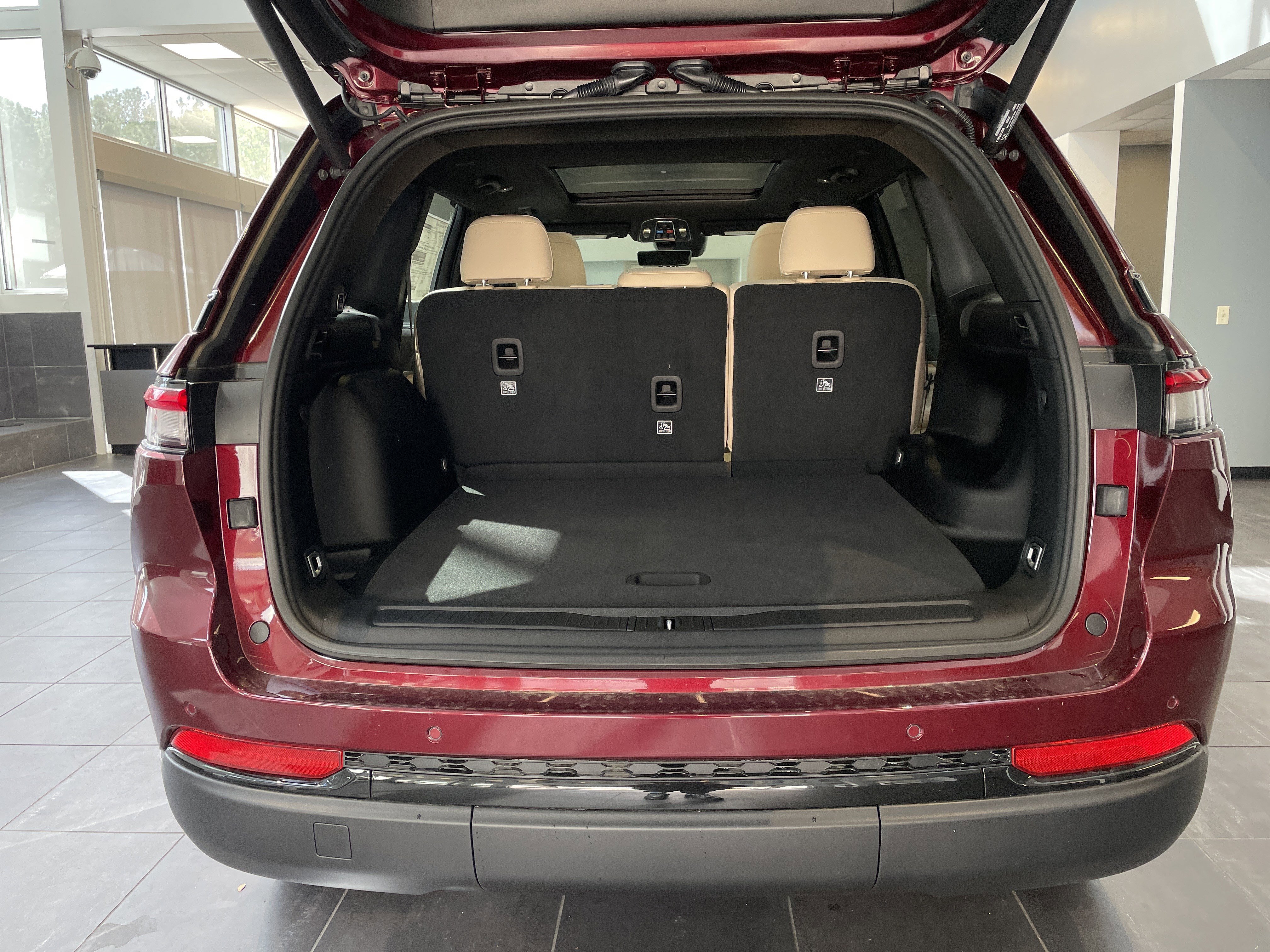 New 2025 Jeep Grand Cherokee Limited w/ Luxury Tech Group II image 35