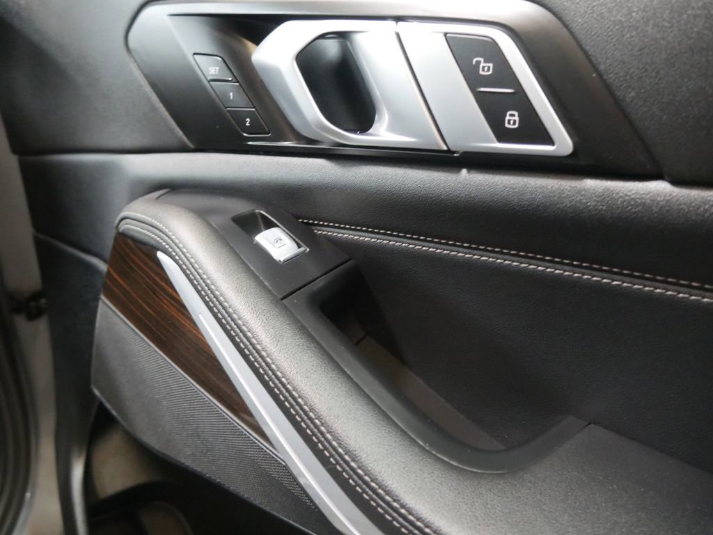 Used 2023 BMW X7 xDrive40i w/ M Sport Package AWD/4WD image 24