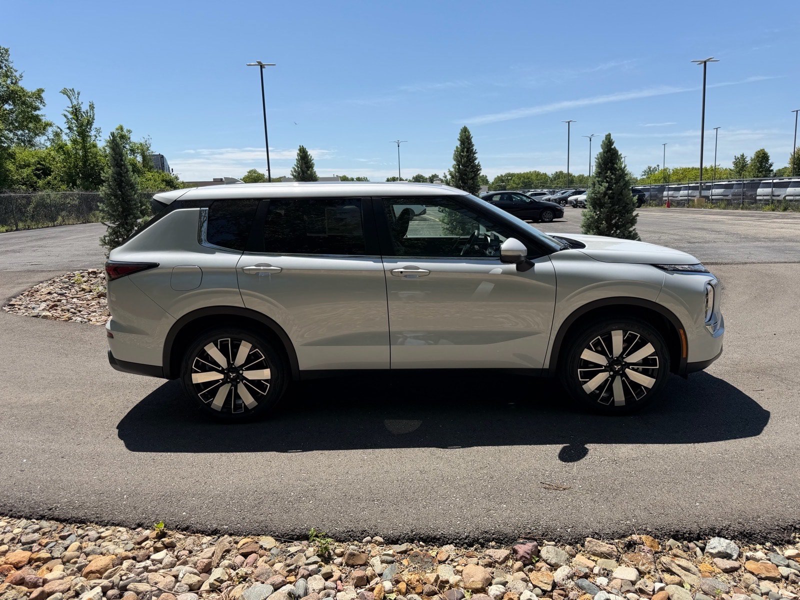 New 2026 Mitsubishi Outlander SE FWD image 6