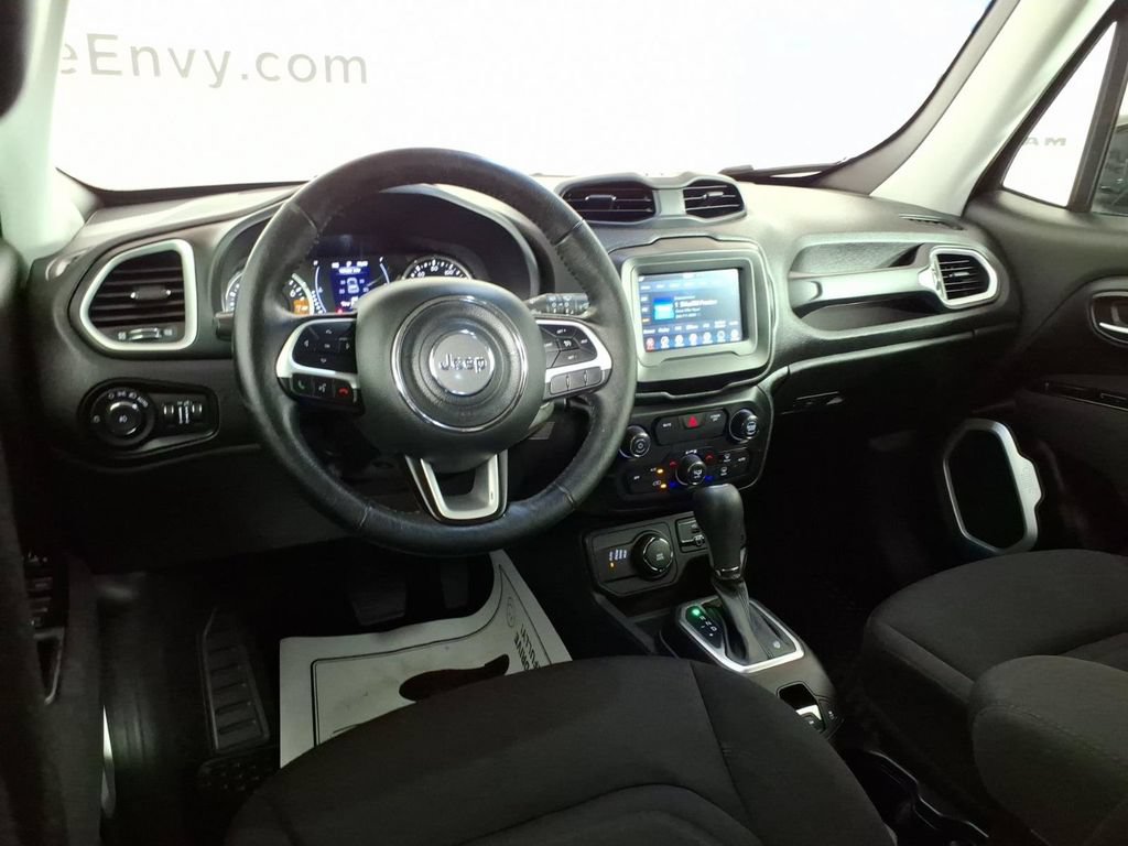 Used 2020 Jeep Renegade Latitude w/ Cold Weather Group AWD/4WD image 10