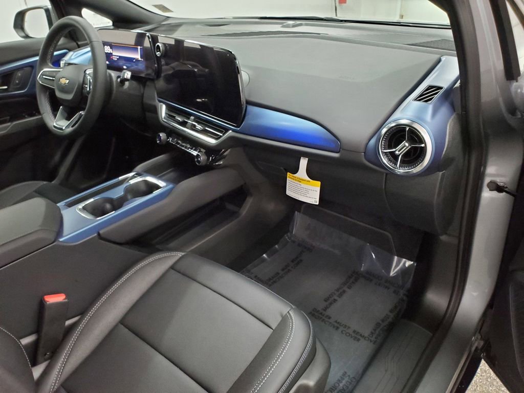 Used 2025 Chevrolet Equinox EV LT image 11