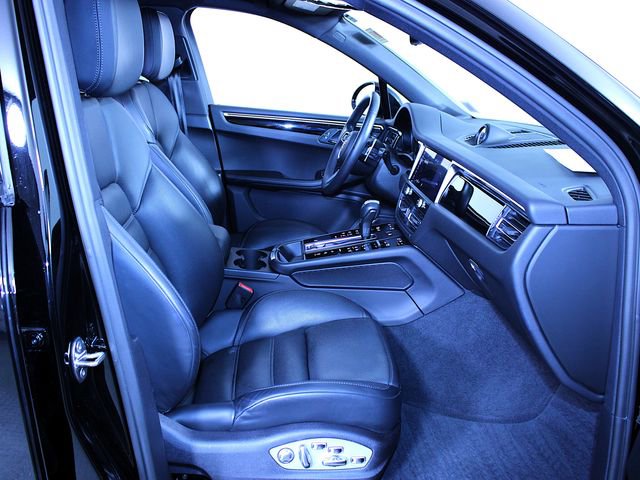 Certified 2024 Porsche Macan image 27