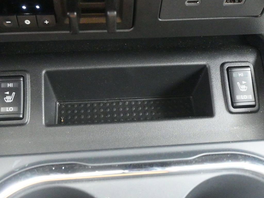 Used 2024 Nissan Titan SV w/ SV Convenience Package image 13