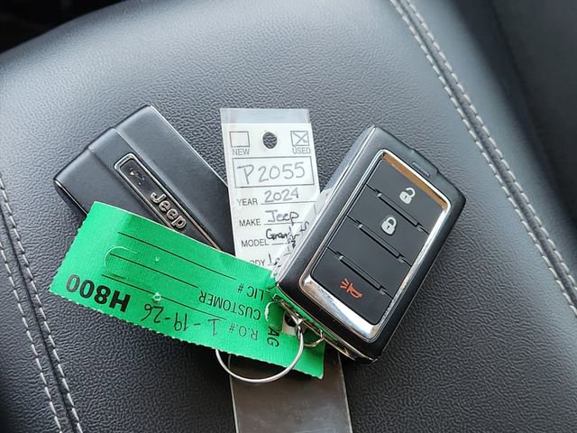 Used 2024 Jeep Grand Cherokee L Laredo image 33