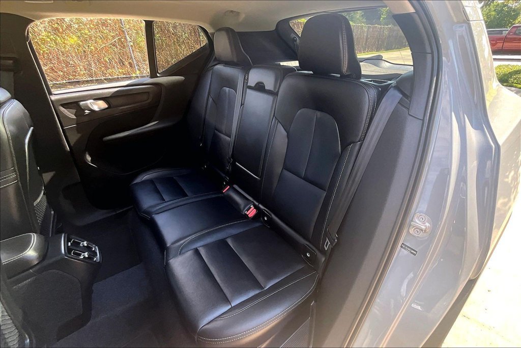 Certified 2025 Volvo XC40 B5 Core AWD/4WD image 35