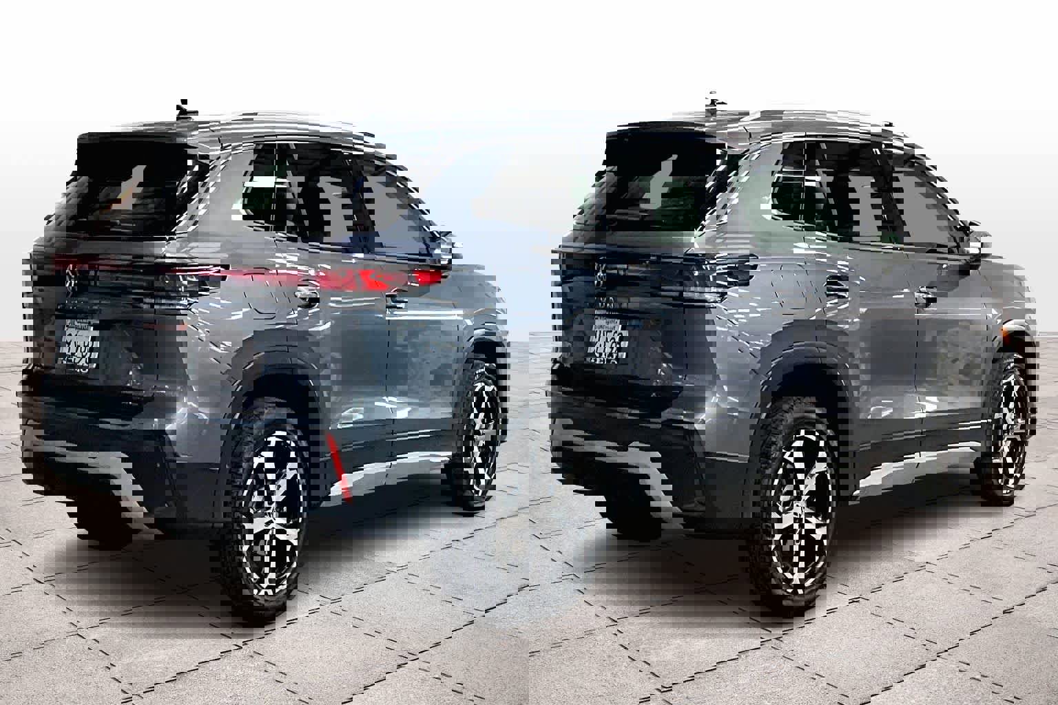 Used 2025 Volkswagen Tiguan SE image 16