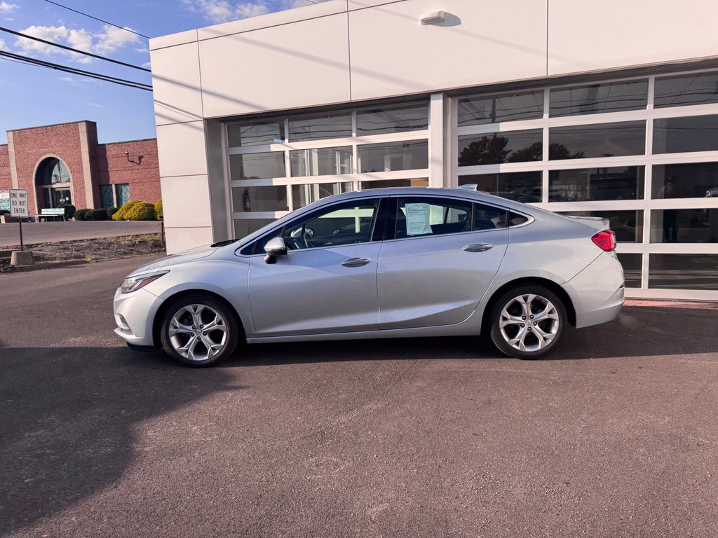 Used 2017 Chevrolet Cruze Premier FWD image 2
