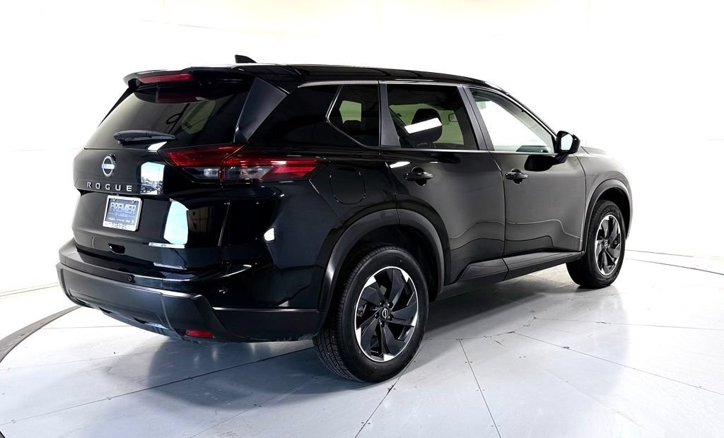 Used 2025 Nissan Rogue SV FWD image 4