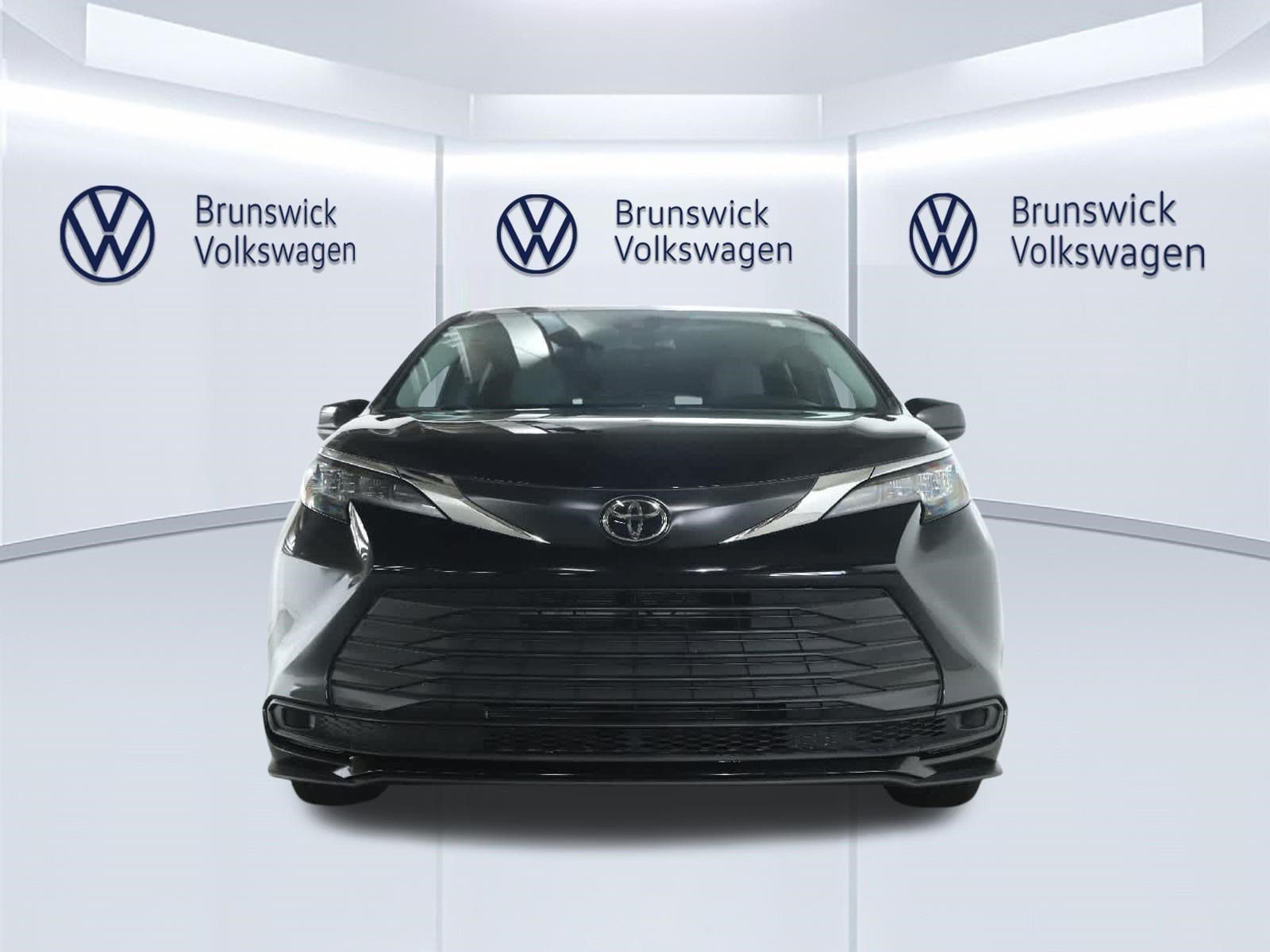 Certified 2026 Toyota Sienna LE AWD/4WD image 5