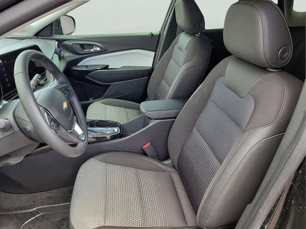 Used 2024 Chevrolet Trax LT w/ Driver Confidence Package image 14