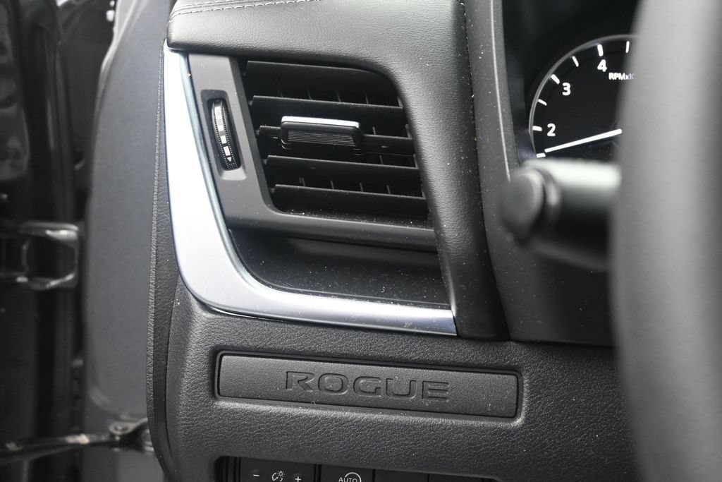 Used 2023 Nissan Rogue S AWD/4WD image 21