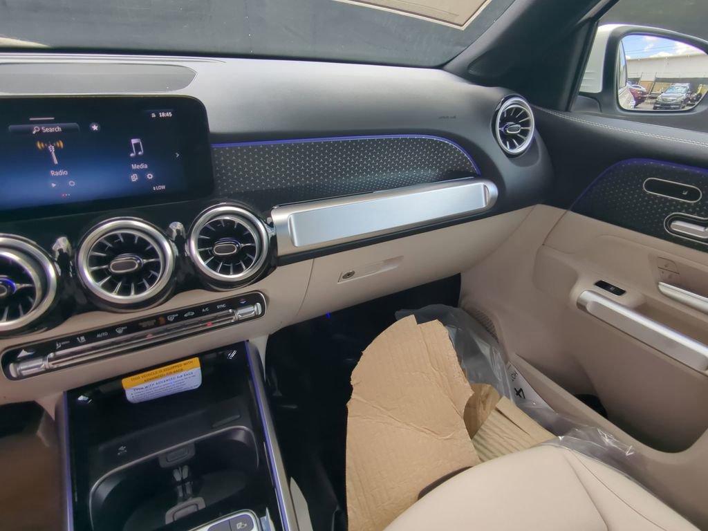 New 2025 Mercedes-Benz GLB 250 GLB 250 image 4