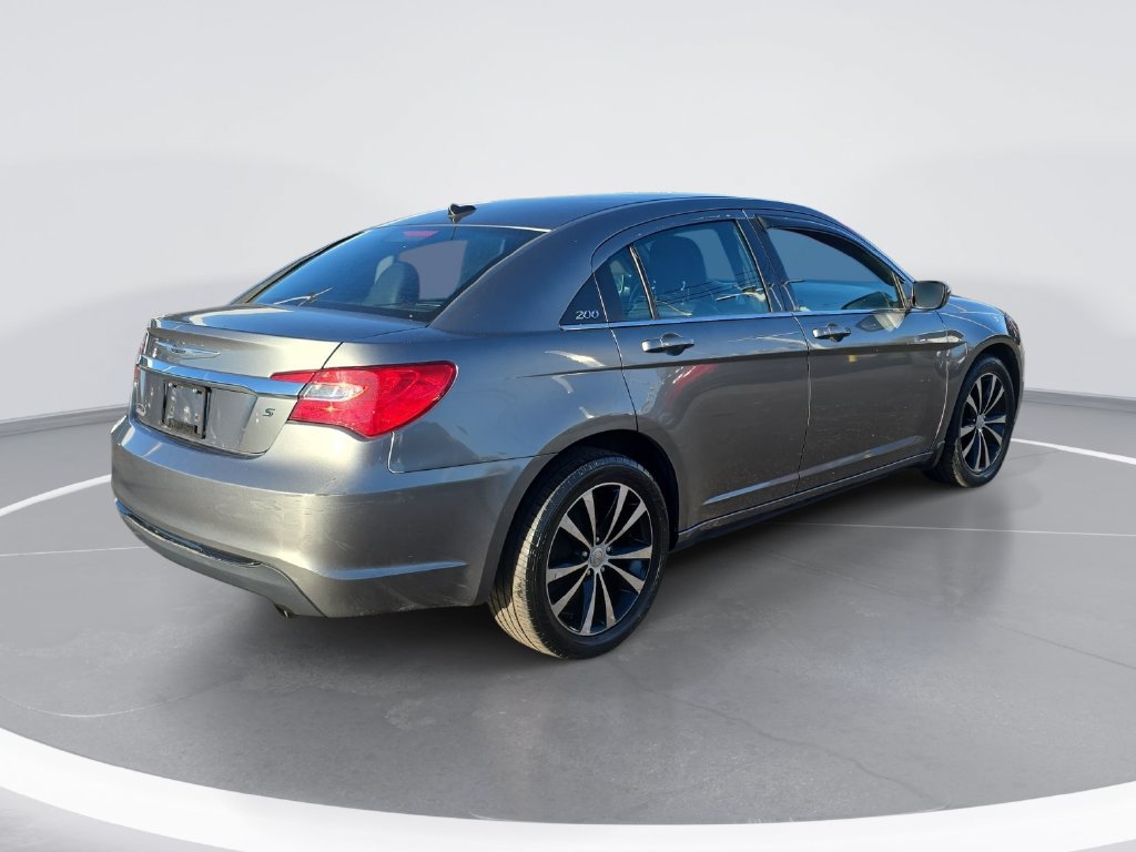 Used 2012 Chrysler 200 S FWD image 3