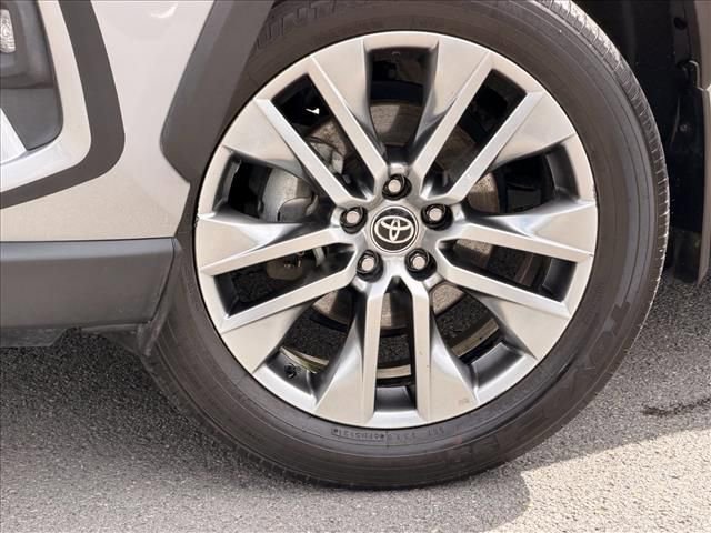 Used 2022 Toyota RAV4 XLE Premium AWD/4WD image 31