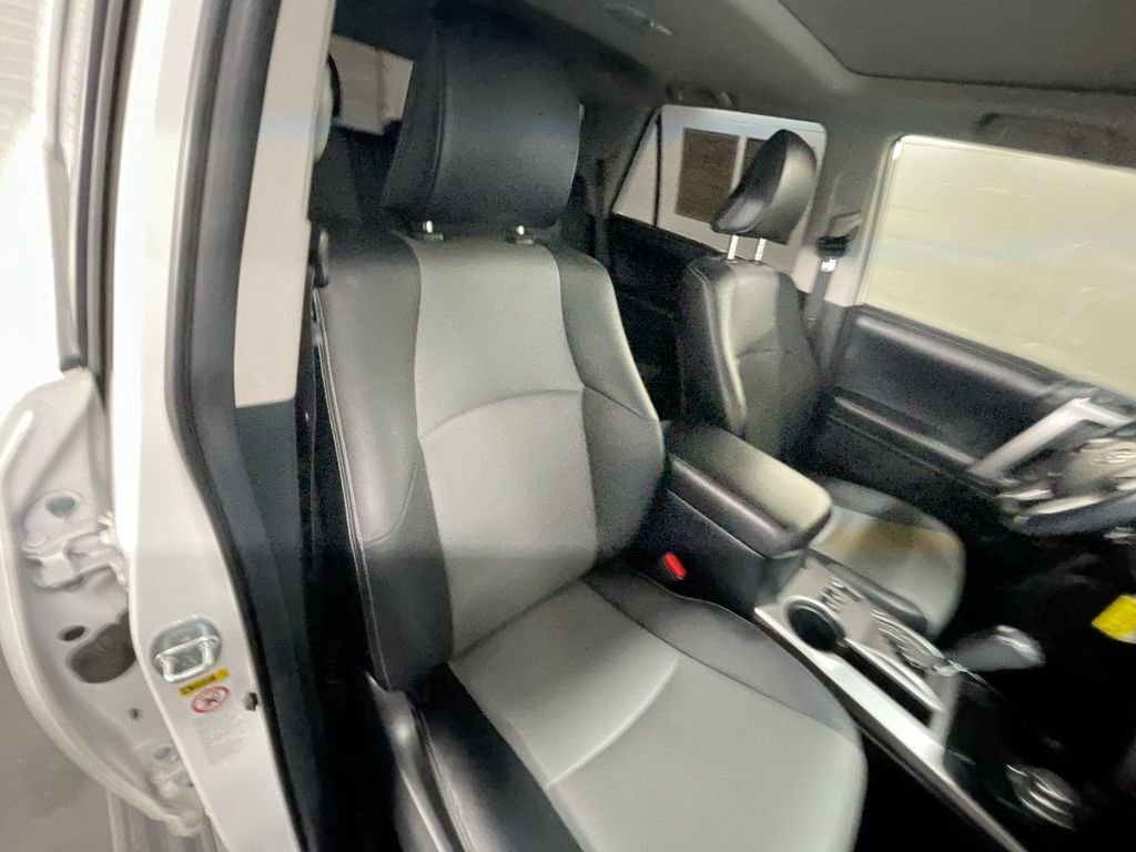 Used 2018 Toyota 4Runner SR5 Premium image 27