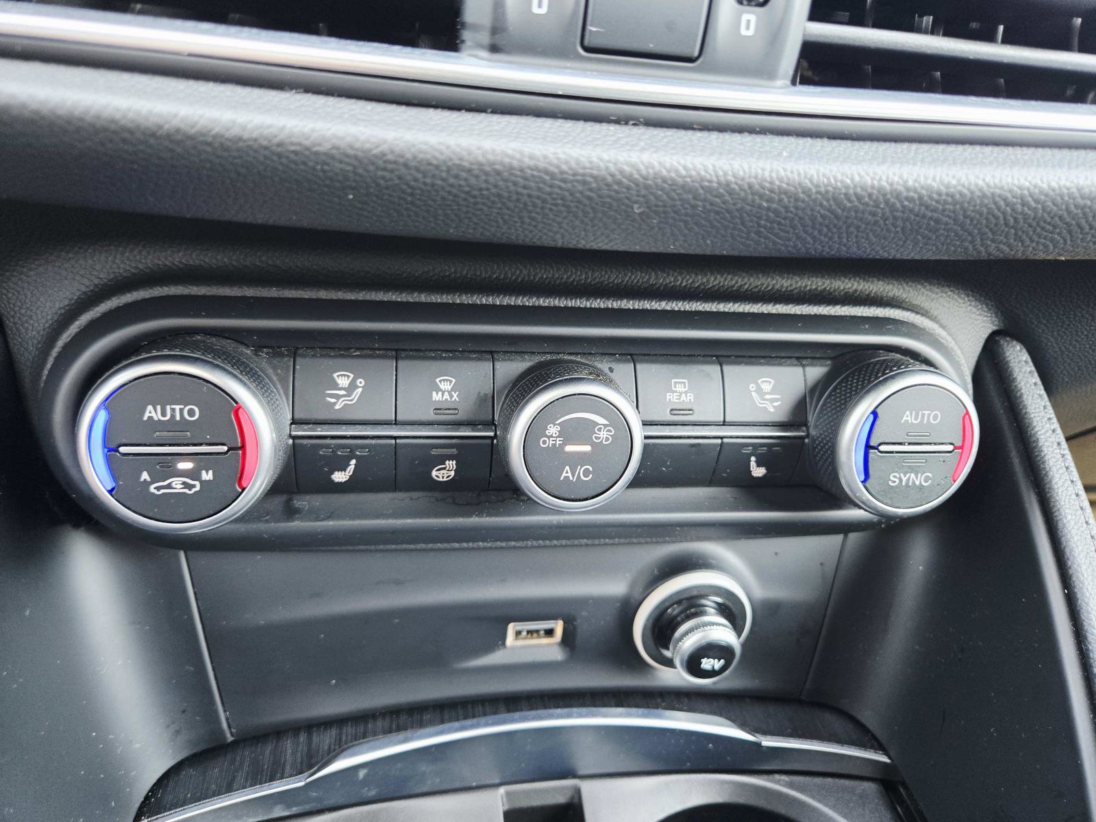 Used 2024 Alfa Romeo Stelvio Sprint image 30