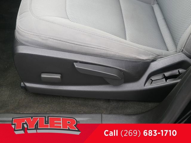 Used 2018 Chevrolet Colorado W/T w/ WT Convenience Package RWD image 19