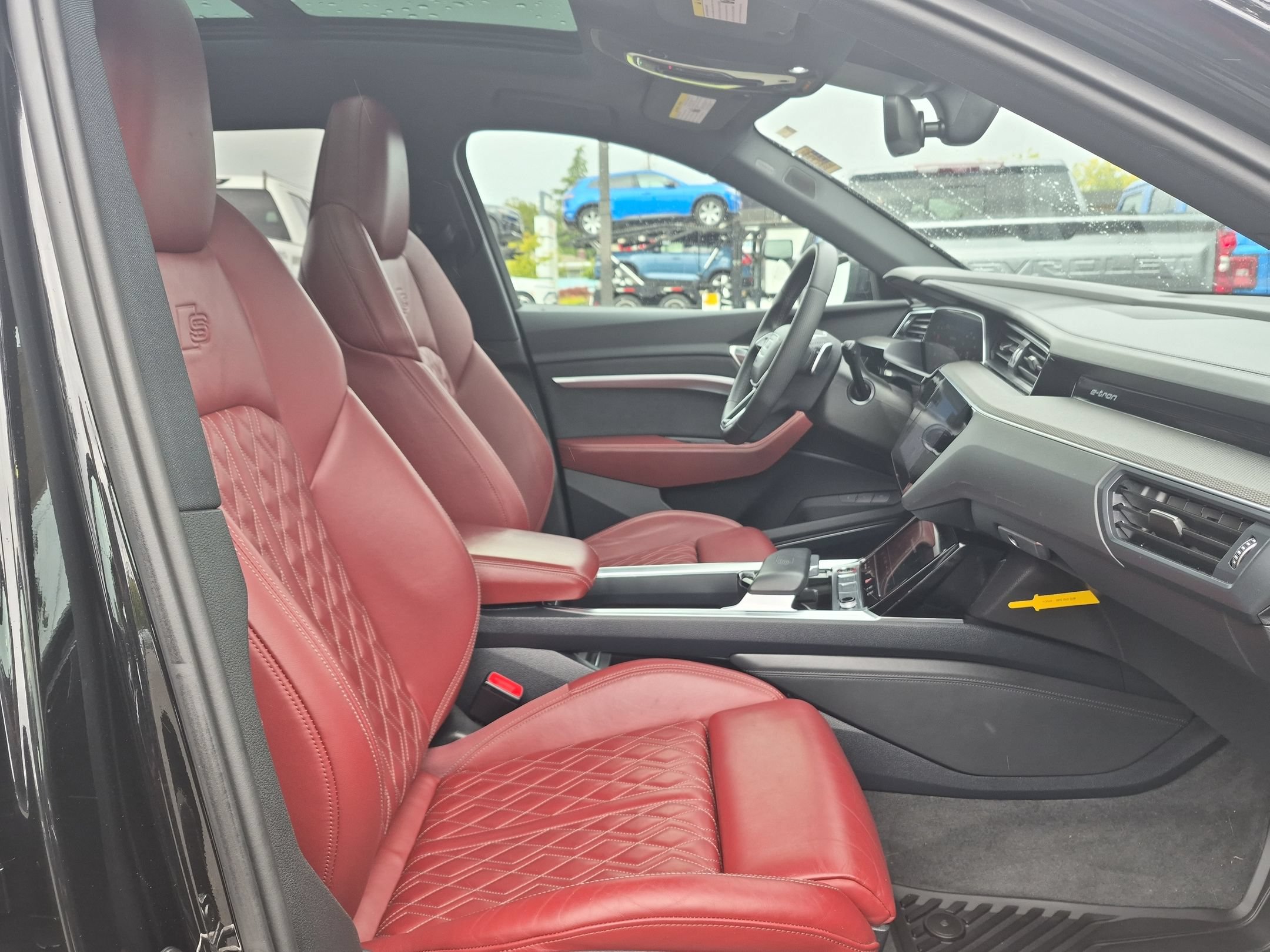 Used 2024 Audi Q8 e-tron Prestige w/ Prestige Package AWD/4WD image 30