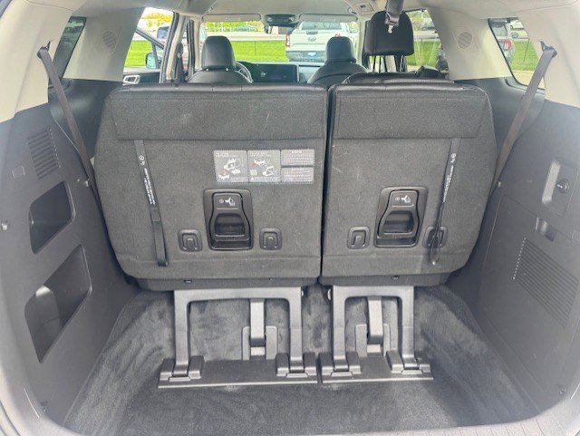 Used 2024 Kia Carnival EX FWD image 31