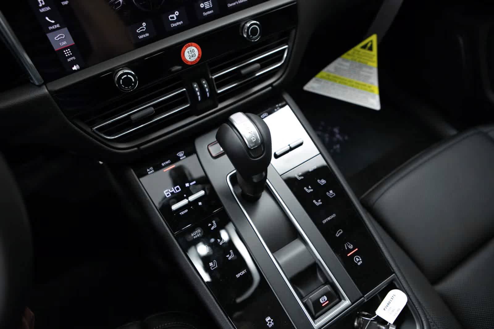 Certified 2026 Porsche Macan AWD/4WD image 29