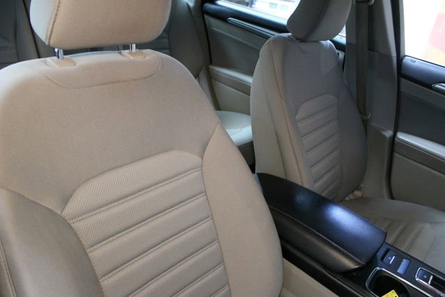 Used 2018 Ford Fusion SE FWD image 10