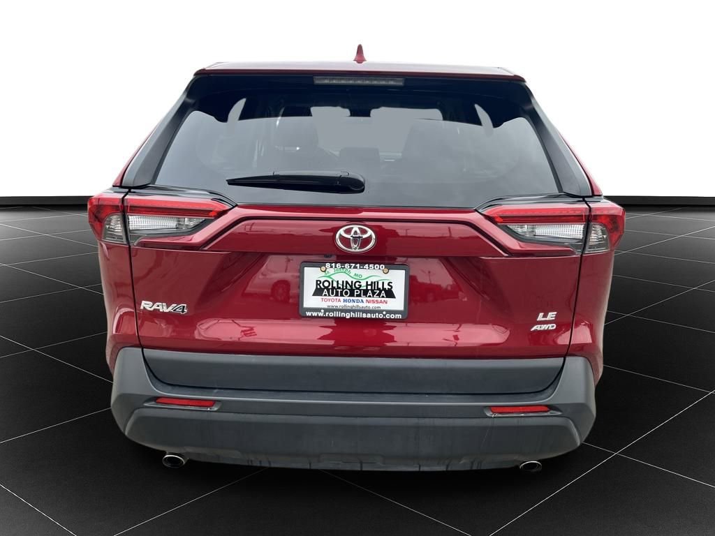 Used 2022 Toyota RAV4 LE image 4