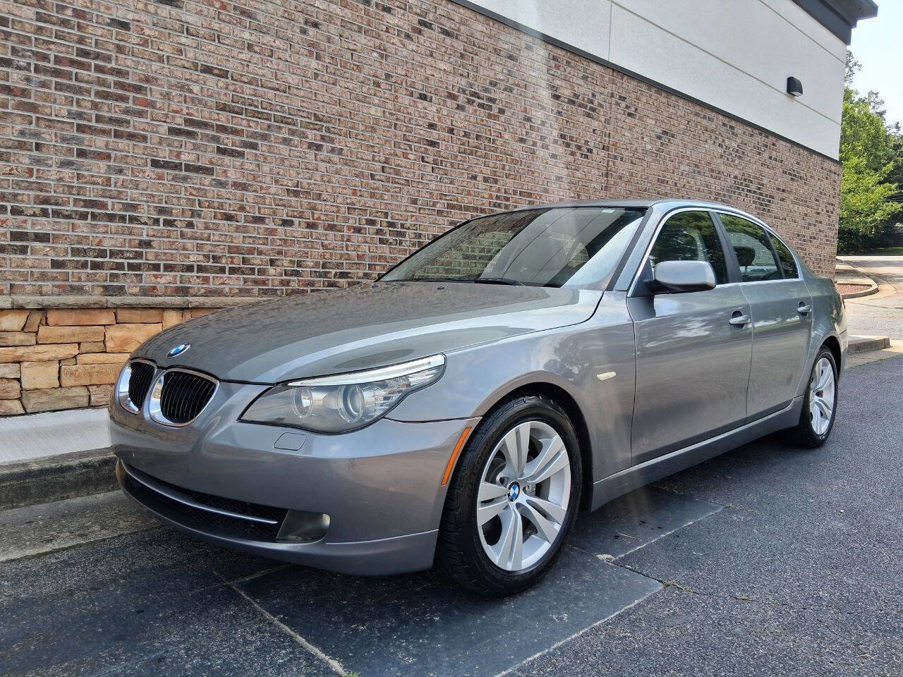 Used 2010 BMW 528i Sedan RWD image 1