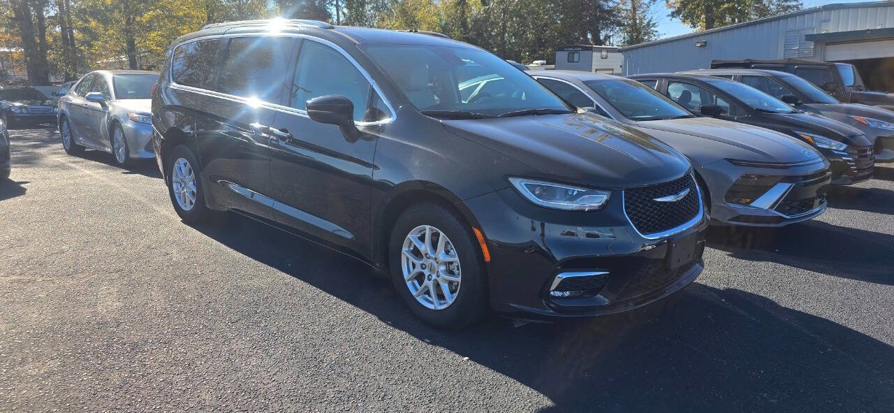 Used 2021 Chrysler Pacifica Touring-L image 4