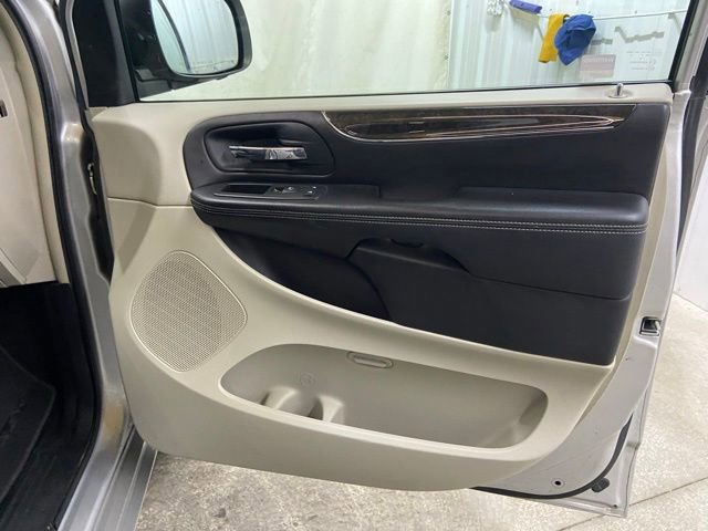Used 2012 Chrysler Town & Country Touring-L w/ Premium Group FWD image 38