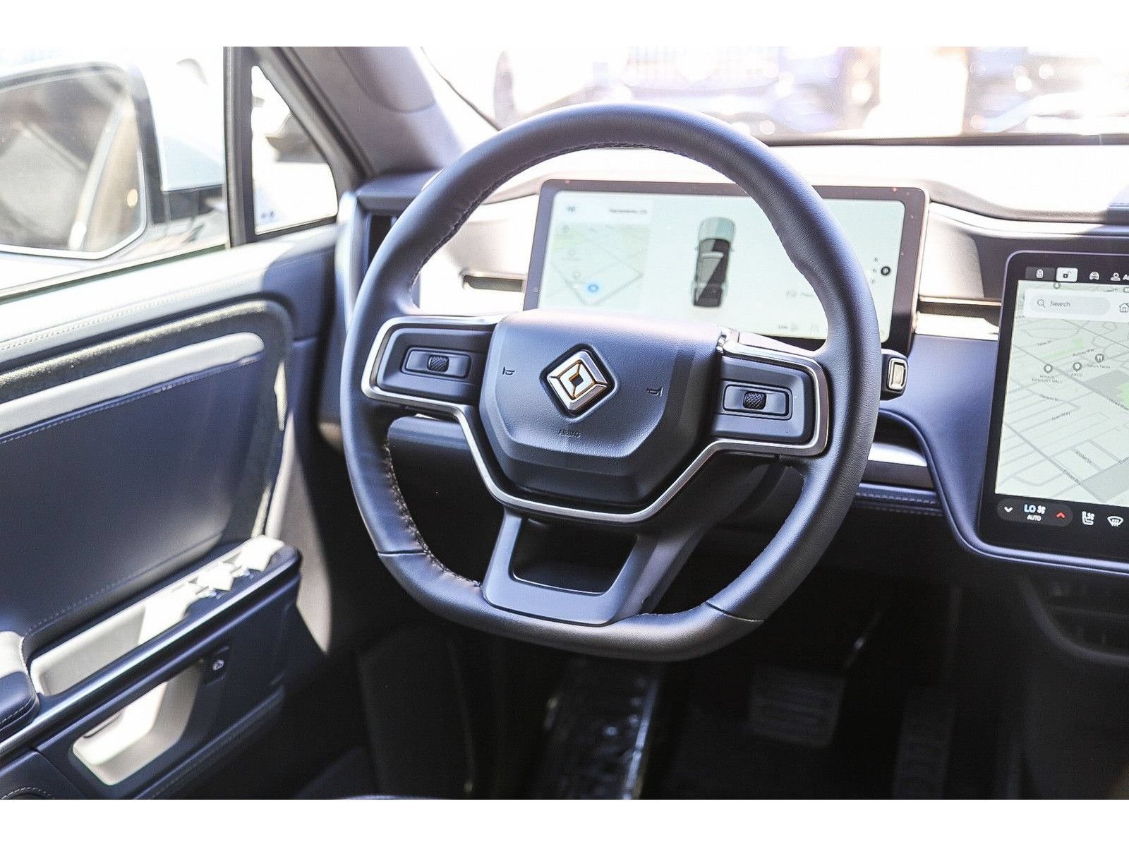 Used 2025 Rivian R1S Adventure AWD/4WD image 13