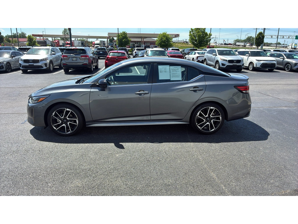 Used 2025 Nissan Sentra SR FWD image 3