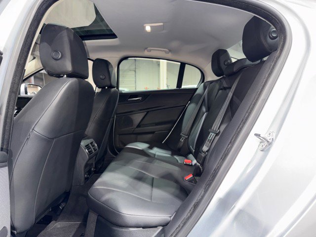 Used 2017 Jaguar XE Premium image 55