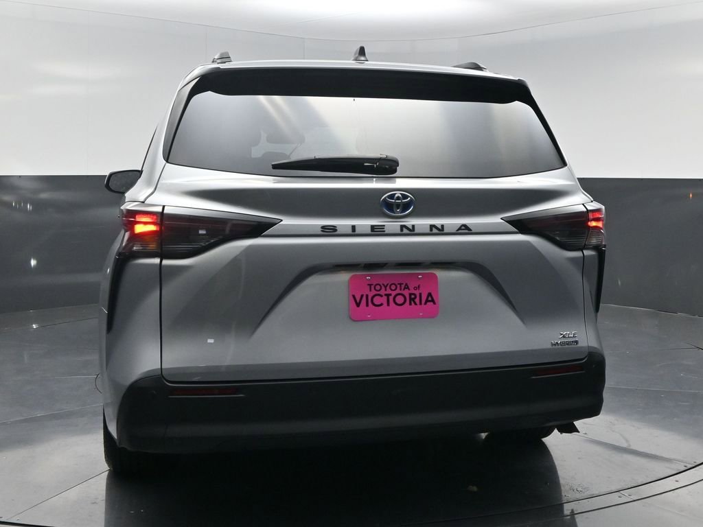 Used 2024 Toyota Sienna XLE image 19