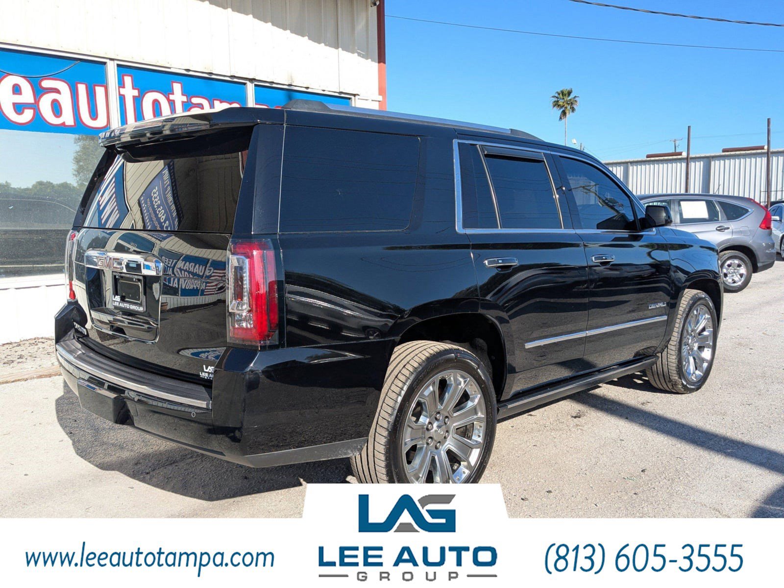 Used 2015 GMC Yukon Denali w/ Touring Package AWD/4WD image 3
