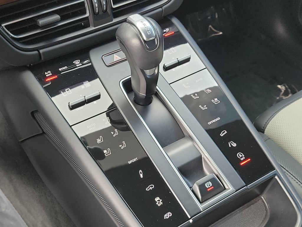 Certified 2024 Porsche Macan GTS AWD/4WD image 34