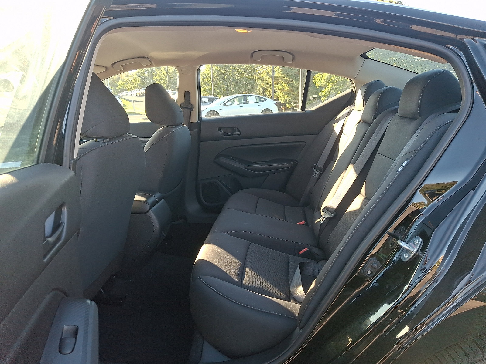 Used 2025 Nissan Altima 2.5 SV FWD image 10