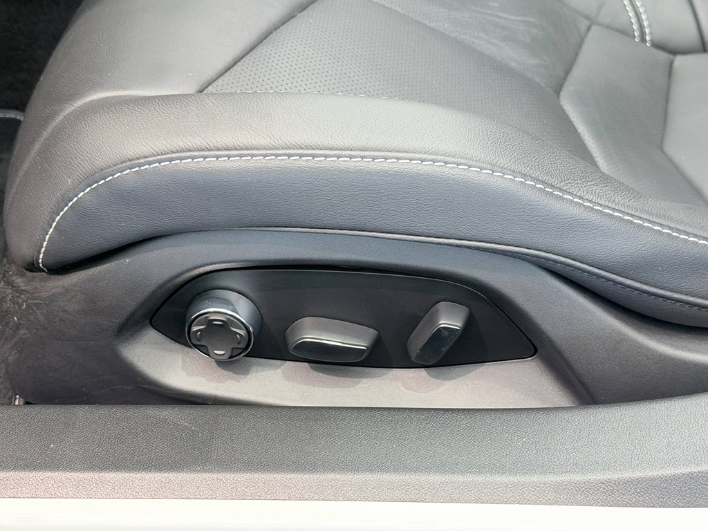 Used 2023 Chevrolet Corvette Stingray Preferred Cpe w/ Z51 Performance Package RWD image 22