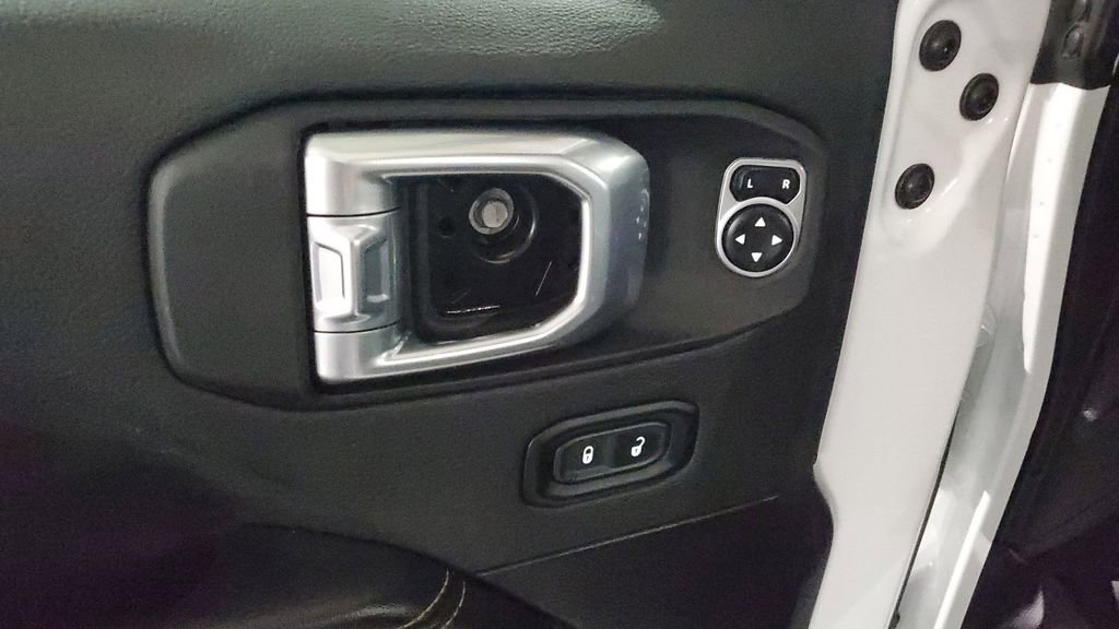 Used 2024 Jeep Wrangler Unlimited Sahara image 21