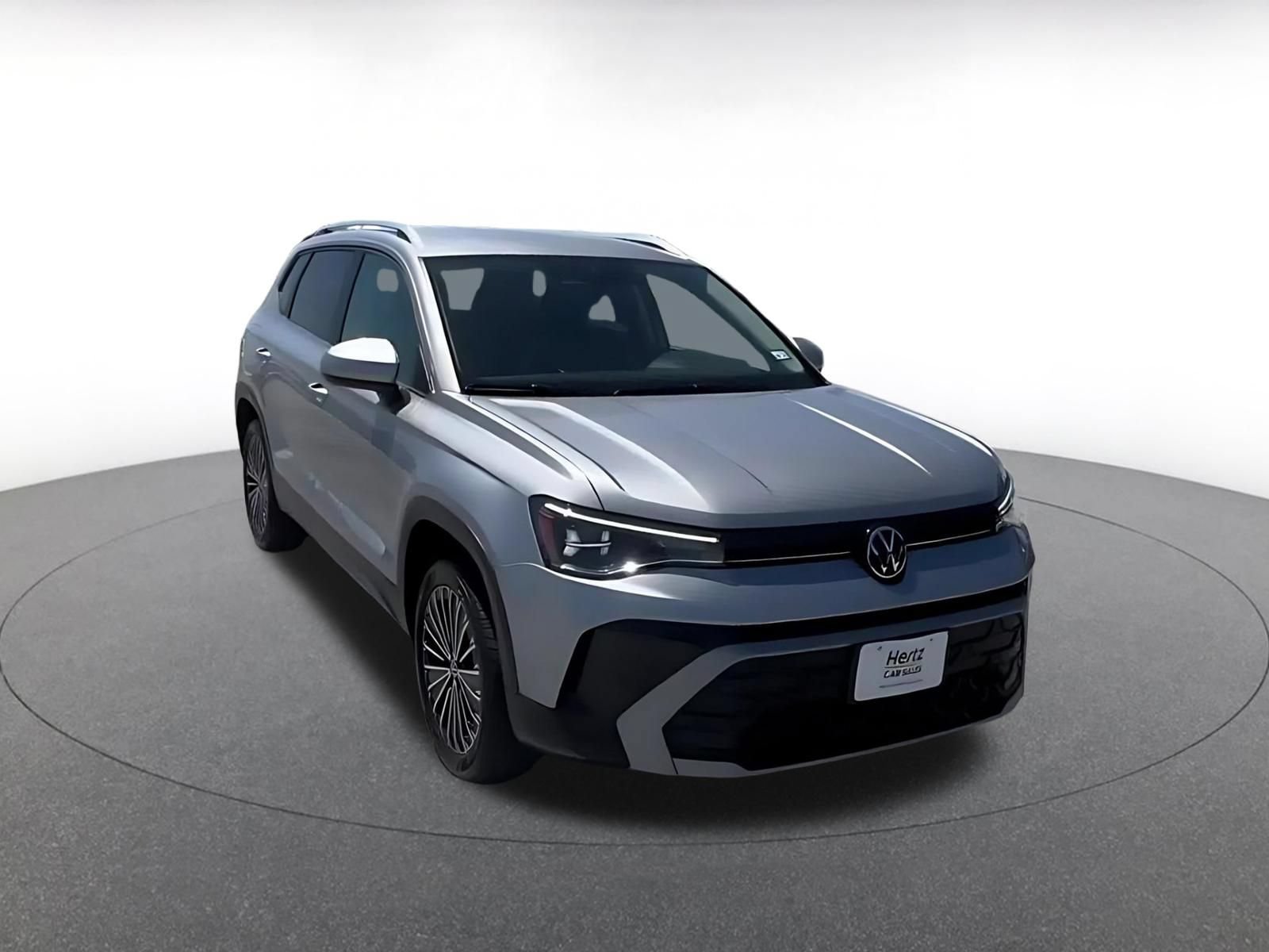 Used 2026 Volkswagen Taos SE FWD image 2