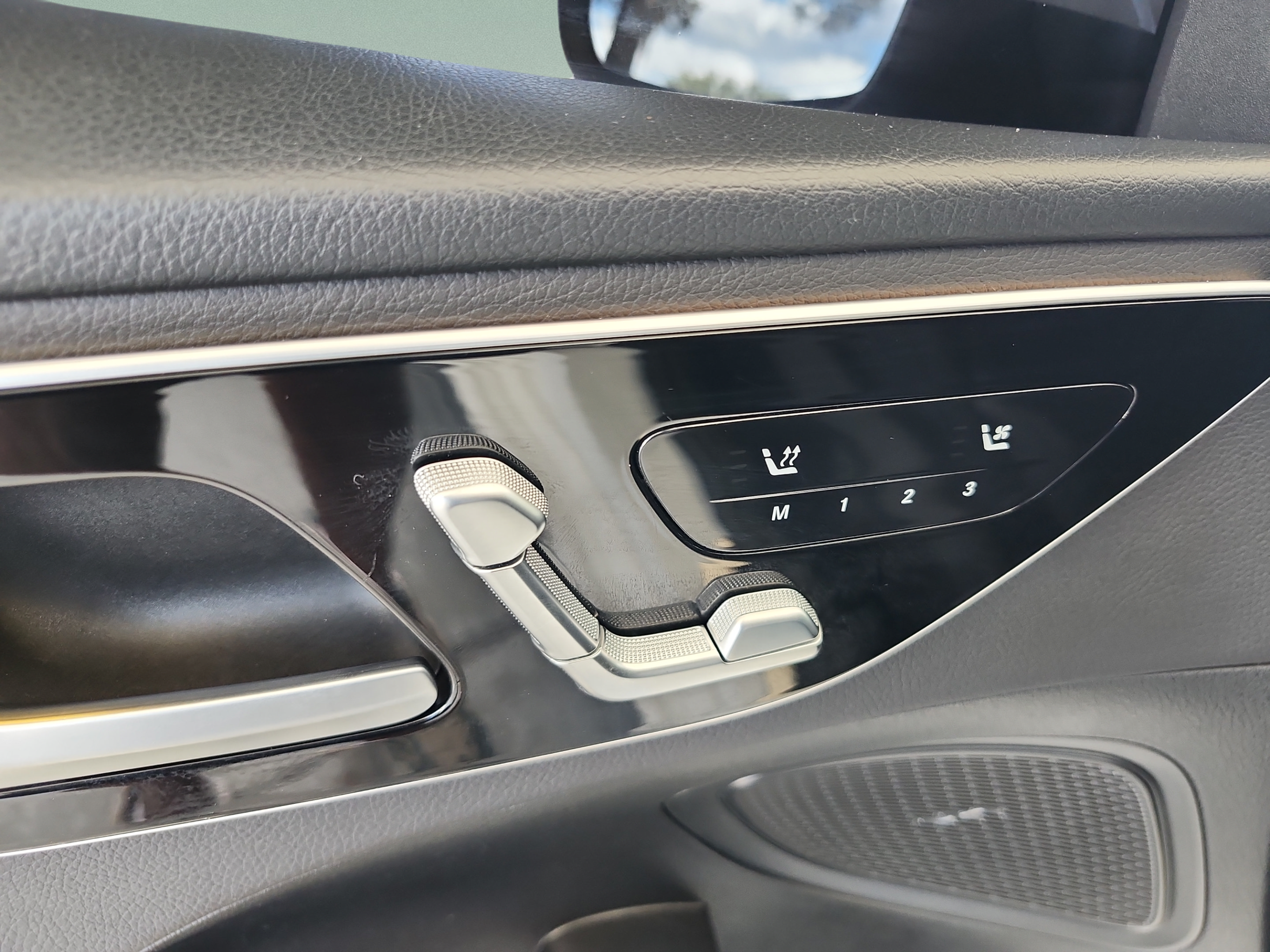 Used 2024 Mercedes-Benz C 300 Sedan image 16